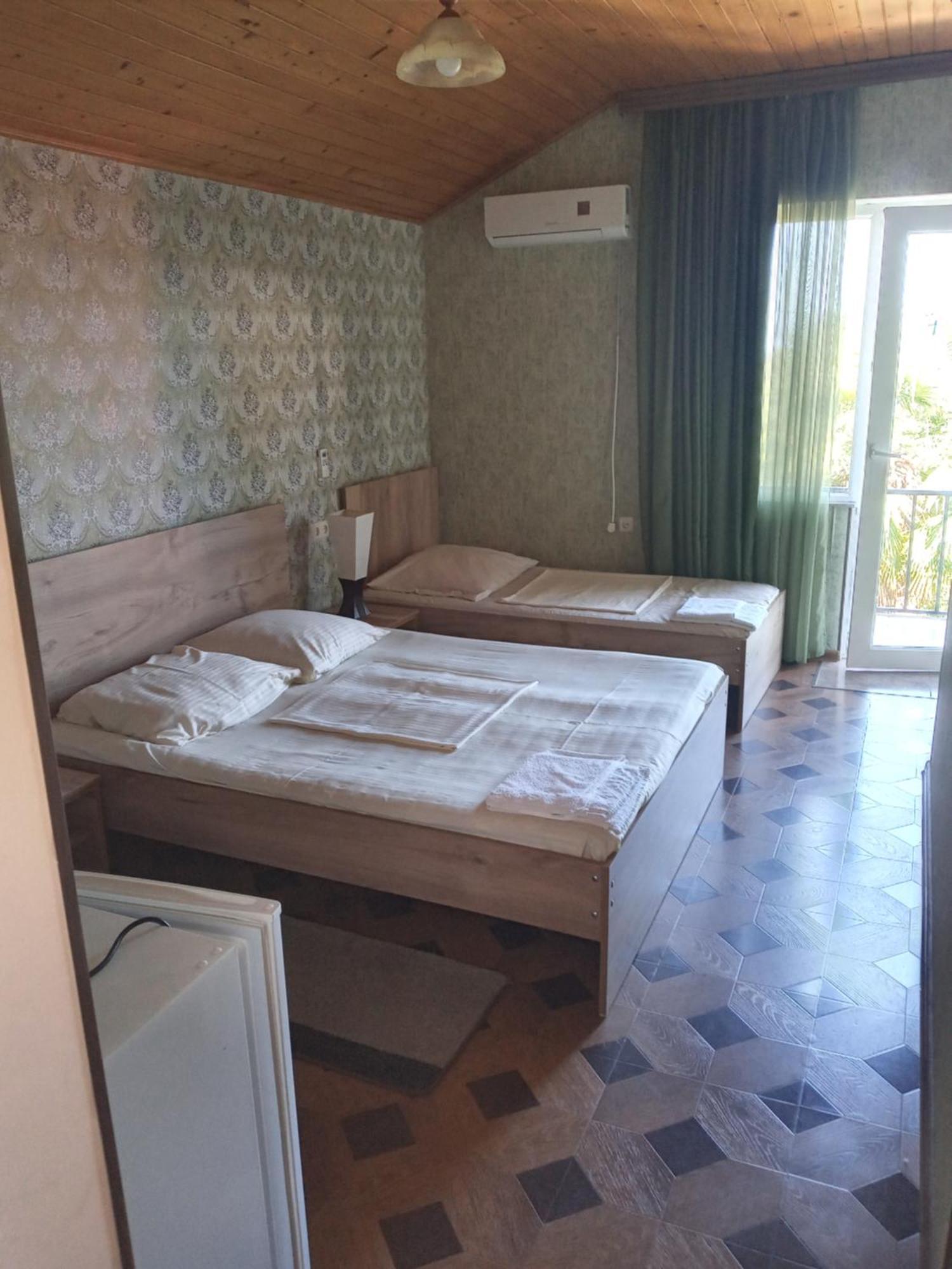 Guest House Nino Makhinjauri Exteriör bild